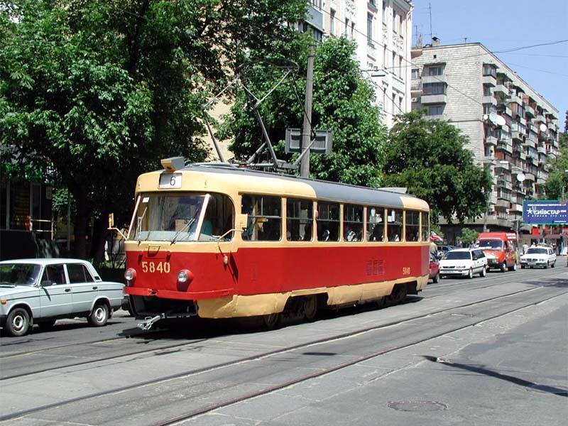 http://www.mashke.org/kievtram/pictures/routes/tram/06/tram-06-5840-20010524-tolstogo-KA.jpg