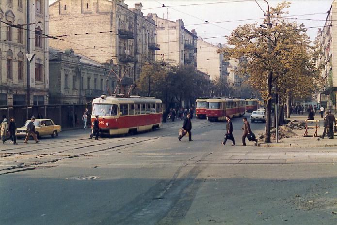 http://www.mashke.org/kievtram/pictures/routes/tram/09/tram-09-5840-19851006-saks-GS.jpg