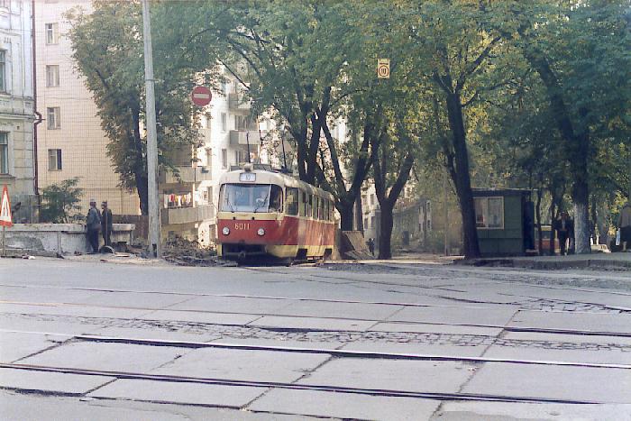 http://www.mashke.org/kievtram/pictures/routes/tram/10/tram-10-6011-19851005-vladimirskaya-GS.jpg