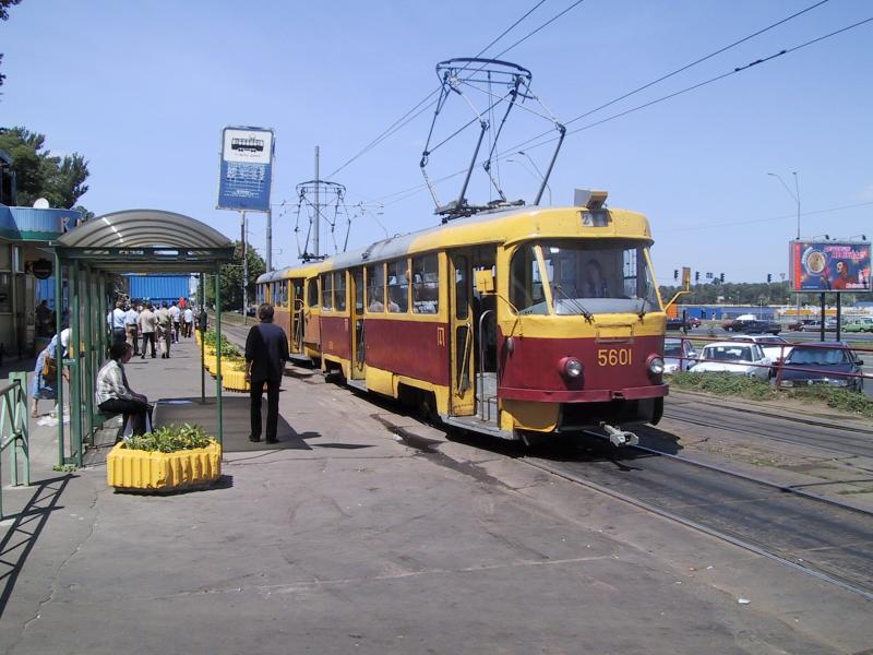 http://www.mashke.org/kievtram/pictures/routes/tram/21/tram-21-5601+56xx-20030531-dnepr.jpg