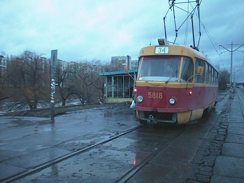 http://www.mashke.org/kievtram/pictures/routes/tram/34/tram-34-5818-20020129-vossoedineniya-AP.jpg